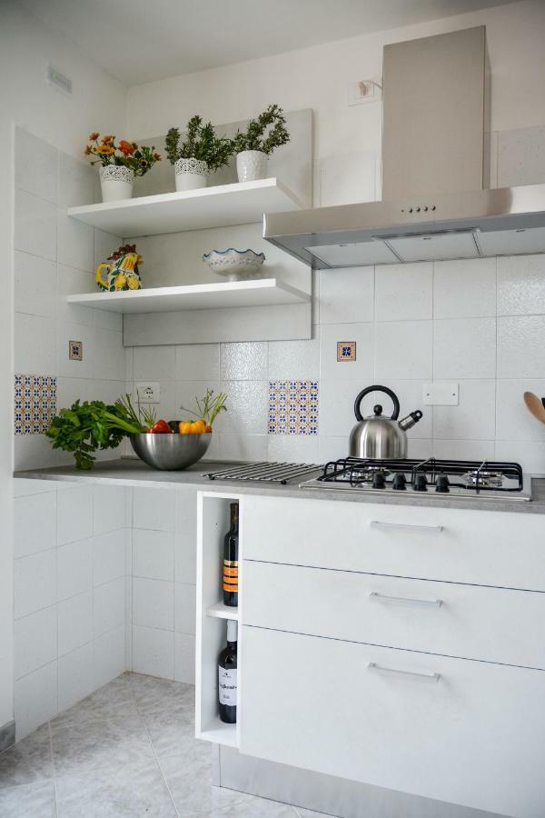 Casa Pomelia Apartment Кастеламаре дел Голфо Екстериор снимка